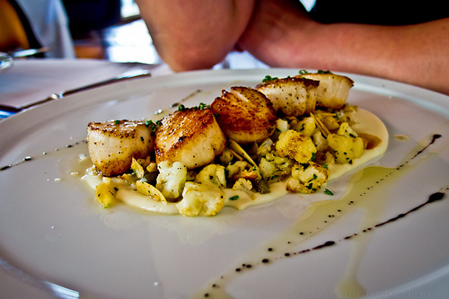 Redd Restaurant, Yountville - Caramelized diver scallops, cauliflower puree, almonds, balsamic reduction