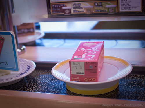 Conveyor belt sushi